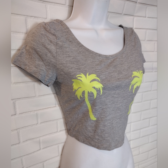Divided Gray Palm Tree Crop Top - Picture 3 of 8